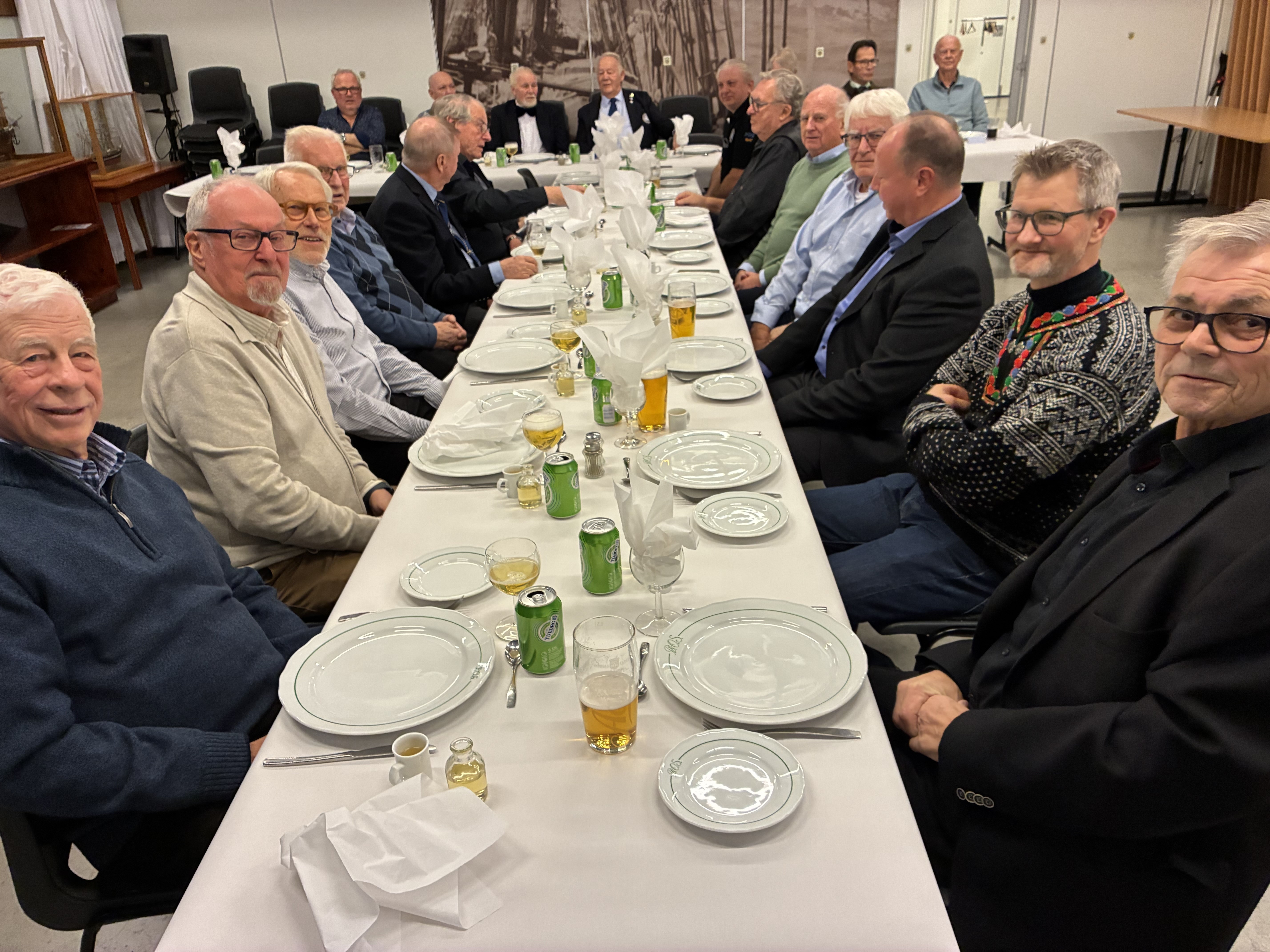 IMG 1825 komiteene samlet